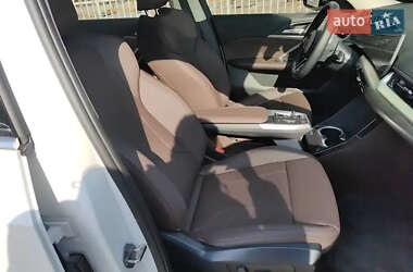 Внедорожник / Кроссовер BMW iX1 2025 в 