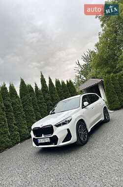 Внедорожник / Кроссовер BMW iX1 2023 в 