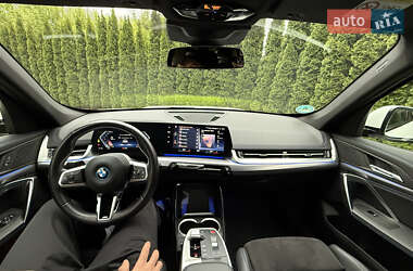 Внедорожник / Кроссовер BMW iX1 2023 в 