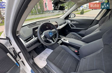 Внедорожник / Кроссовер BMW iX1 2024 в 