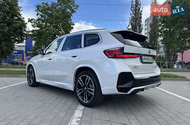 Внедорожник / Кроссовер BMW iX1 2024 в 
