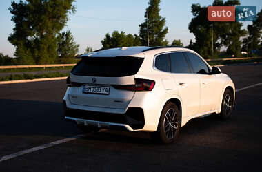 Позашляховик / Кросовер BMW iX1 2023 в 