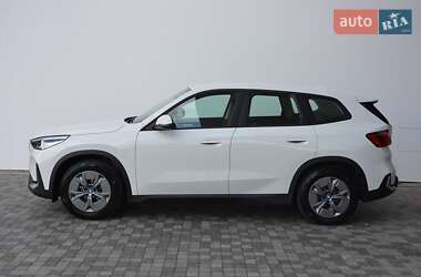Позашляховик / Кросовер BMW iX1 2024 в 
