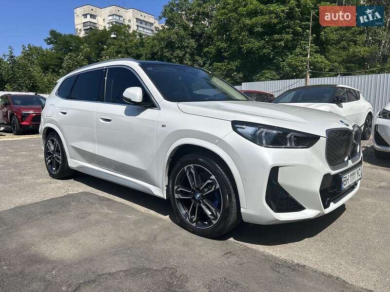 BMW iX1 2024