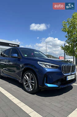 Внедорожник / Кроссовер BMW iX1 2023 в 