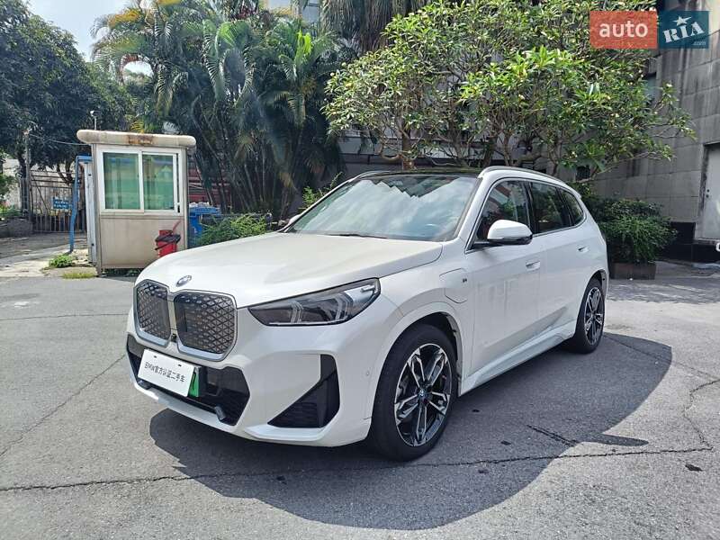 BMW iX1 2023