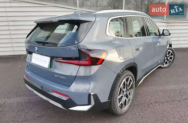 Позашляховик / Кросовер BMW iX1 2023 в 