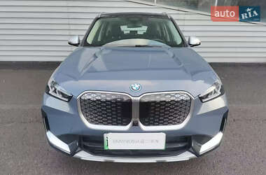 Позашляховик / Кросовер BMW iX1 2023 в 