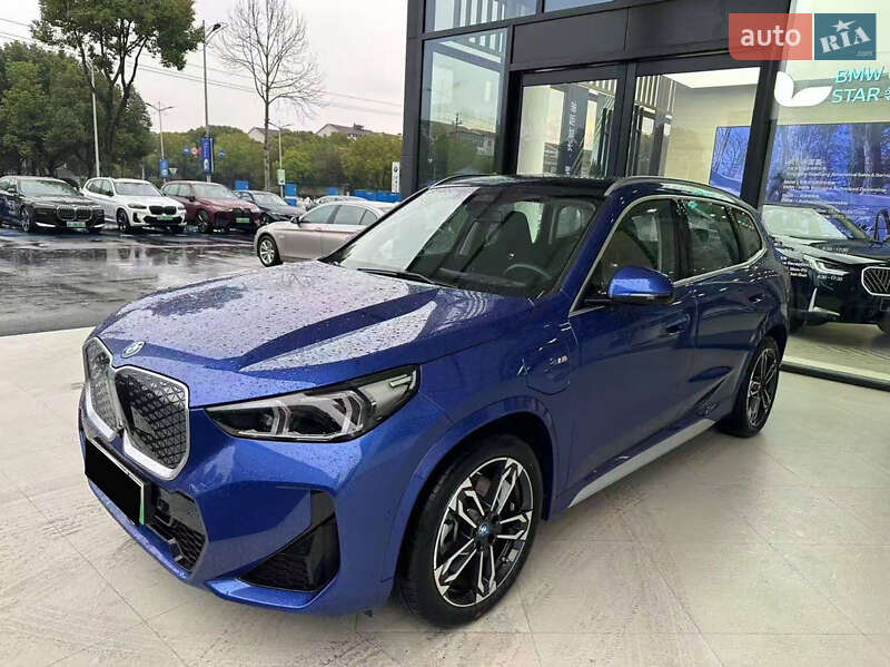 BMW iX1 2023