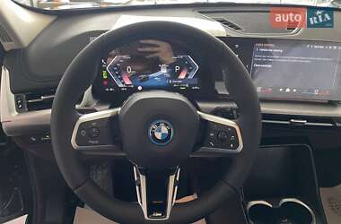 Внедорожник / Кроссовер BMW iX1 2025 в 