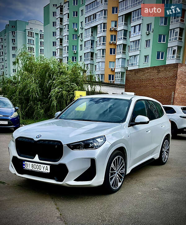 Внедорожник / Кроссовер BMW iX1 2023 в 