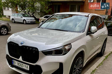 Внедорожник / Кроссовер BMW iX1 2023 в 