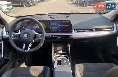 Внедорожник / Кроссовер BMW iX1 2024 в 