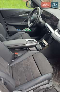 Внедорожник / Кроссовер BMW iX1 2022 в 