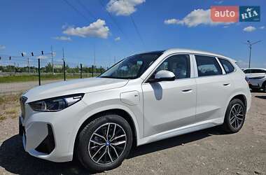 Позашляховик / Кросовер BMW iX1 2025 в 