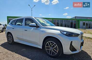 Позашляховик / Кросовер BMW iX1 2025 в 