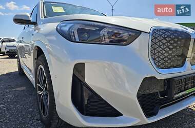 Позашляховик / Кросовер BMW iX1 2025 в 