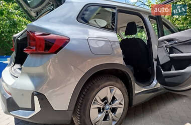 Внедорожник / Кроссовер BMW iX1 2023 в 