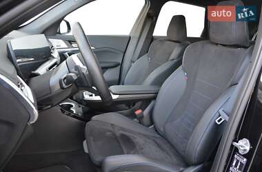 Позашляховик / Кросовер BMW iX1 2024 в 