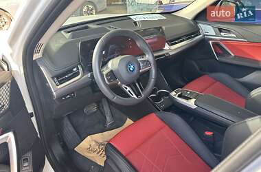 Внедорожник / Кроссовер BMW iX1 2024 в 