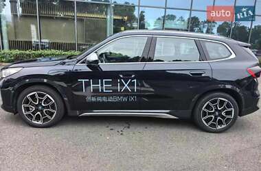 Позашляховик / Кросовер BMW iX1 2024 в 