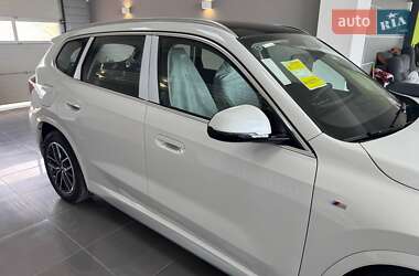 Внедорожник / Кроссовер BMW iX1 2025 в 