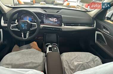 Внедорожник / Кроссовер BMW iX1 2025 в 