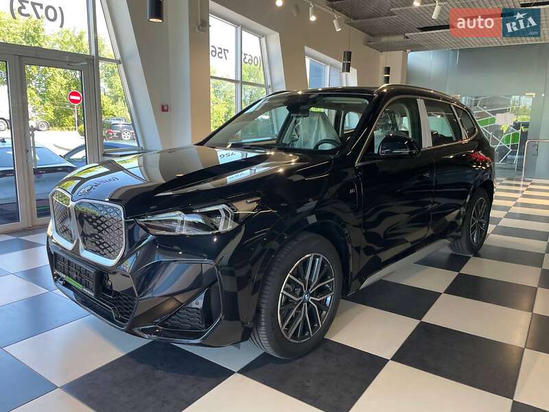 Позашляховик / Кросовер BMW iX1 2025 в 