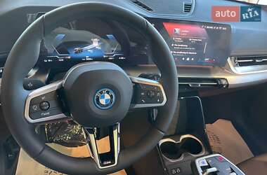 Позашляховик / Кросовер BMW iX1 2025 в 