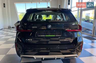 Позашляховик / Кросовер BMW iX1 2025 в 