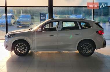 Позашляховик / Кросовер BMW iX1 2025 в 