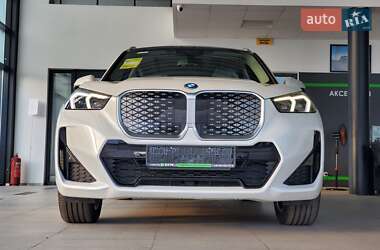 Позашляховик / Кросовер BMW iX1 2025 в 