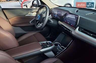 Позашляховик / Кросовер BMW iX1 2025 в 