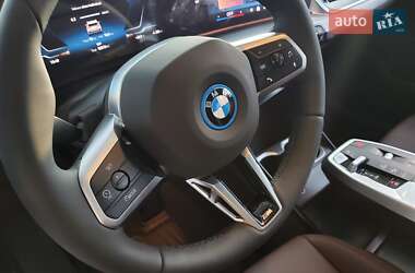 Позашляховик / Кросовер BMW iX1 2025 в 