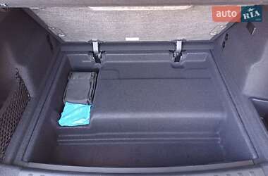 Позашляховик / Кросовер BMW iX1 2024 в 