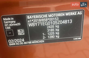 Позашляховик / Кросовер BMW iX1 2024 в 