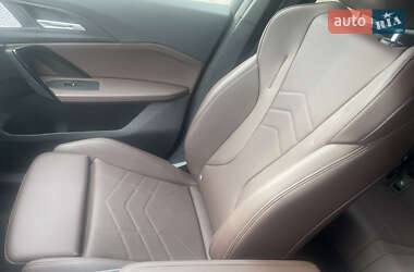 Позашляховик / Кросовер BMW iX1 2024 в 