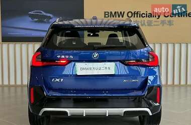 Позашляховик / Кросовер BMW iX1 2024 в 
