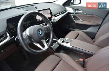 Внедорожник / Кроссовер BMW iX1 2023 в 