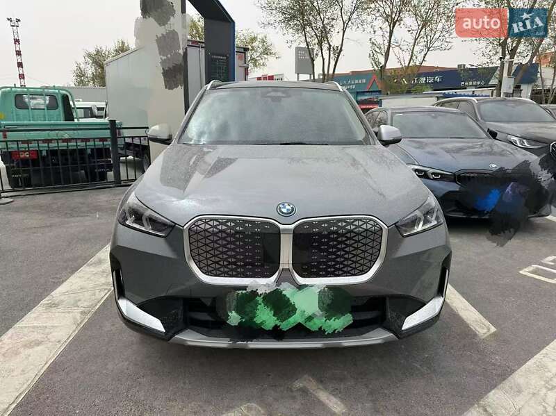 BMW iX1 2024