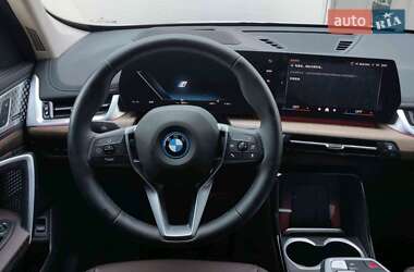 Внедорожник / Кроссовер BMW iX1 2023 в 