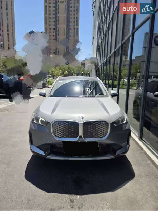 BMW iX1 2023