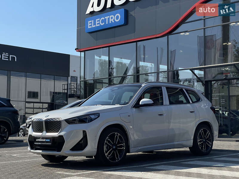 BMW iX1 2025