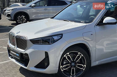 Внедорожник / Кроссовер BMW iX1 2025 в 