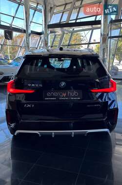Позашляховик / Кросовер BMW iX1 2023 в 