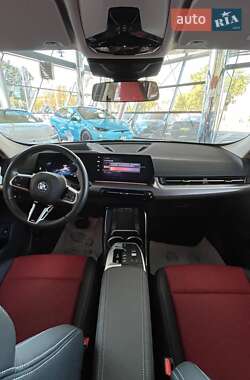 Позашляховик / Кросовер BMW iX1 2023 в 