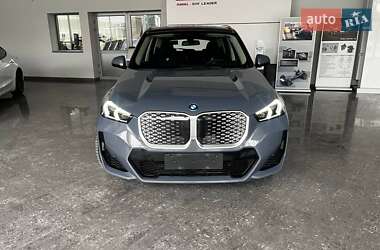 Позашляховик / Кросовер BMW iX1 2023 в 