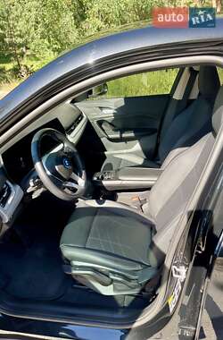 Позашляховик / Кросовер BMW iX1 2023 в 
