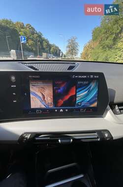 Позашляховик / Кросовер BMW iX1 2023 в 