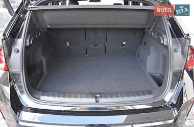 Позашляховик / Кросовер BMW iX1 2024 в 